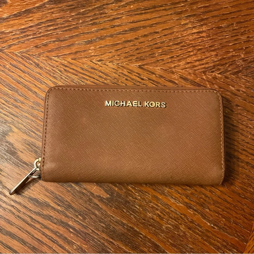 Michael Kors Brown Gold Zipper Wallet!